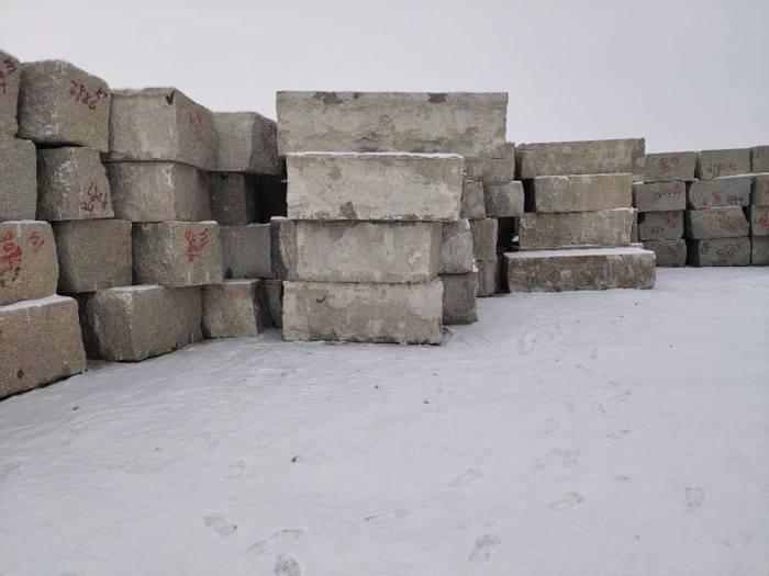 新疆和顺达石材，卡拉麦里金，现货30万平米，方料多