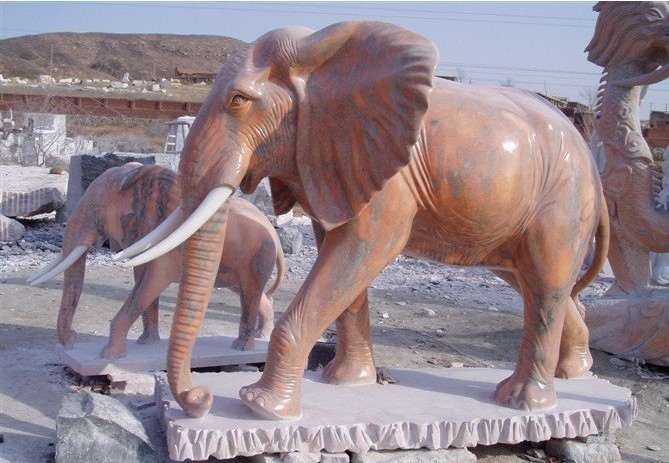 动物晚霞红大象石雕