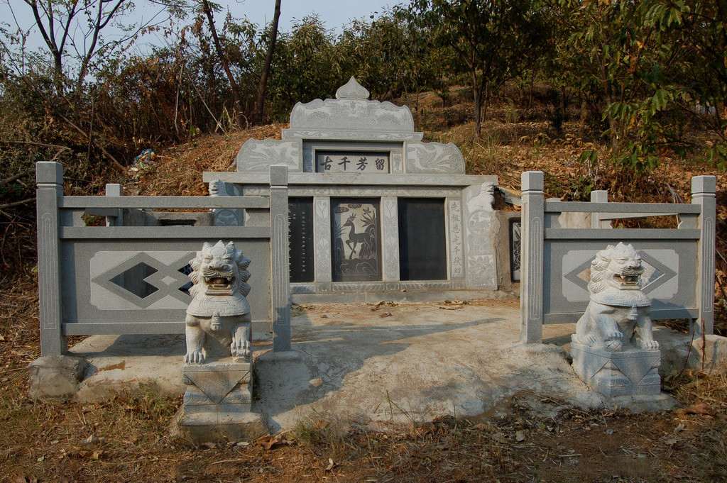 石雕墓碑