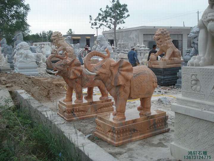 动物晚霞红大象石雕图片