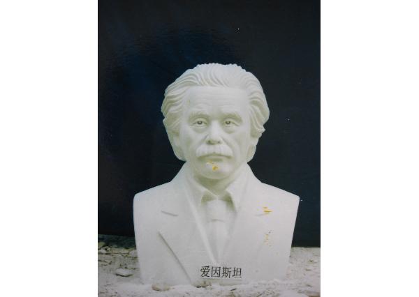 爱因斯坦石雕_爱因斯坦雕像(图片)