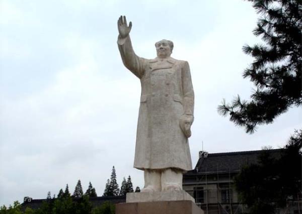 毛主席雕像_毛主席雕像(图片)