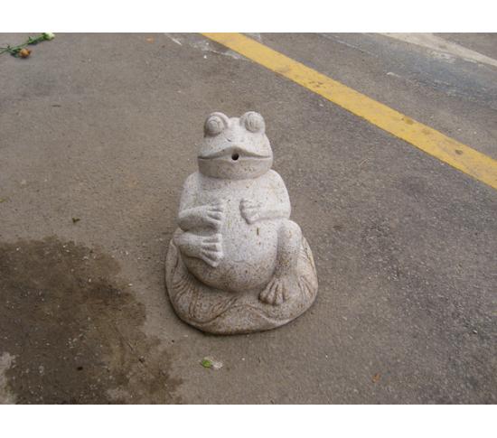 石雕蛤蟆_青蛙雕塑(图片)